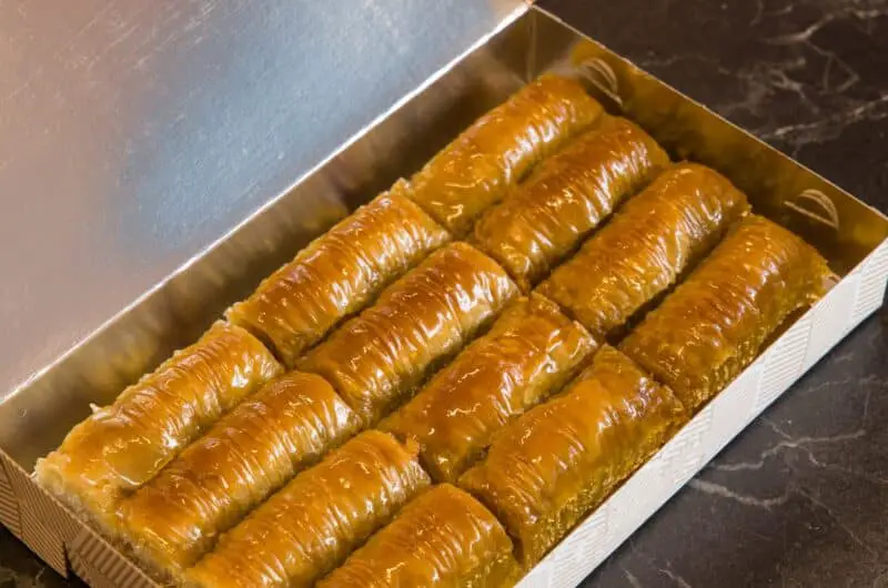 Saragli Recipe: Greek Baklava Rolls