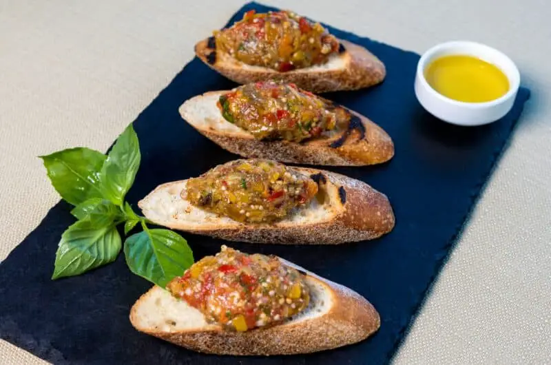Melitzanosalata recept: traditionell grekisk aubergine dip